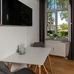 アパート Litzi's Zentrales Mit Parkplatz ホッケンハイム