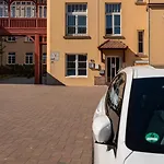 Litzi's Zentrales Mit Parkplatz *