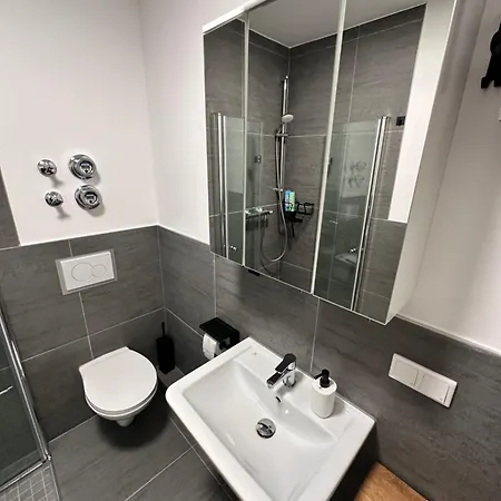 Zentrales Mit Parkplatz *