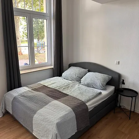 Zentrales Mit Parkplatz